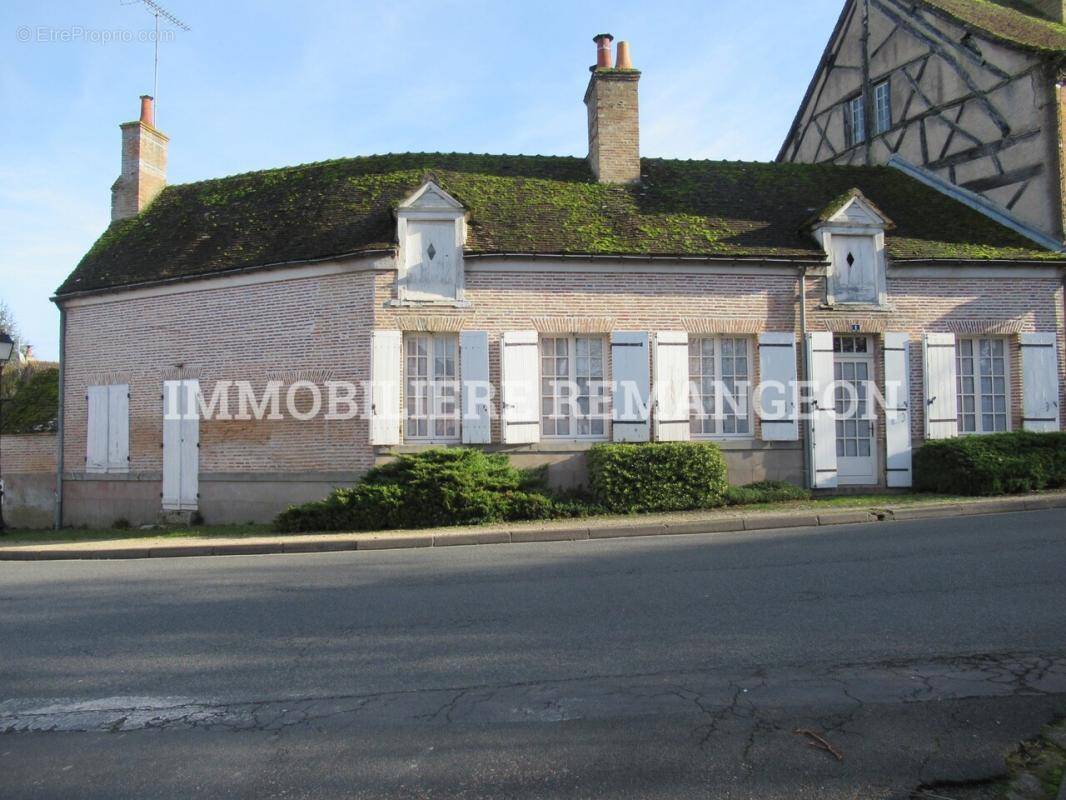 Maison à CHAUMONT-SUR-THARONNE