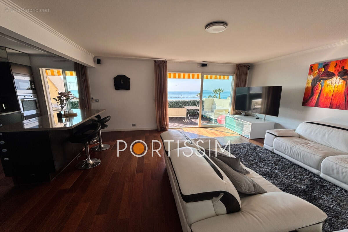 Appartement à SAINT-LAURENT-DU-VAR