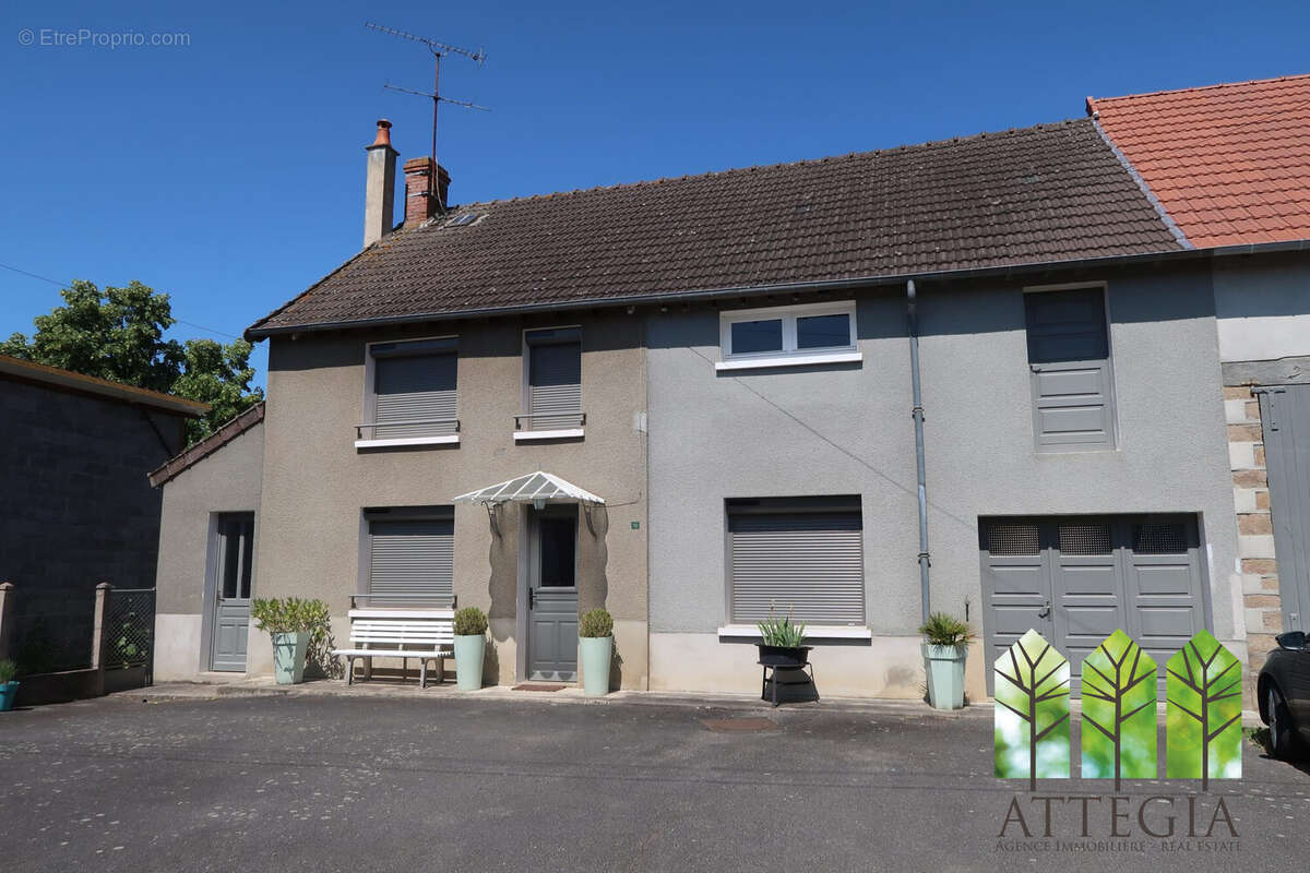 Maison à LE BOURG-D'HEM