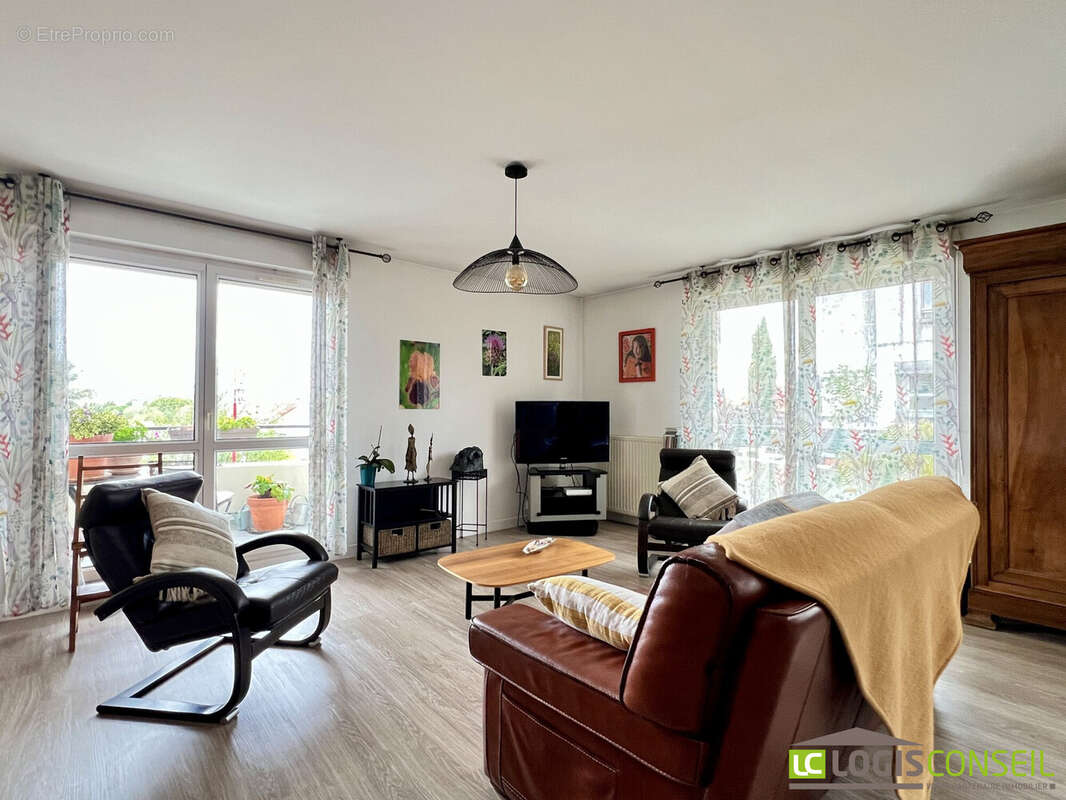 Appartement à FRESNES