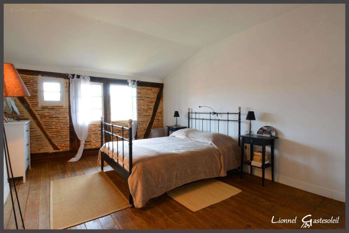 Maison à vendre 3/4 chambres à colombages au cœur de la bastide, idéale pour vivre ou investir à deux pas de la Dordogne à SAINT - photo 10