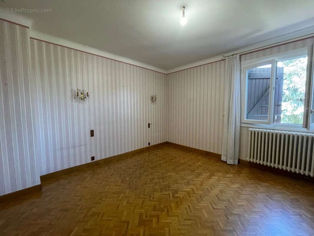 Grande maison  de 226 m² avec hangar - photo 10
