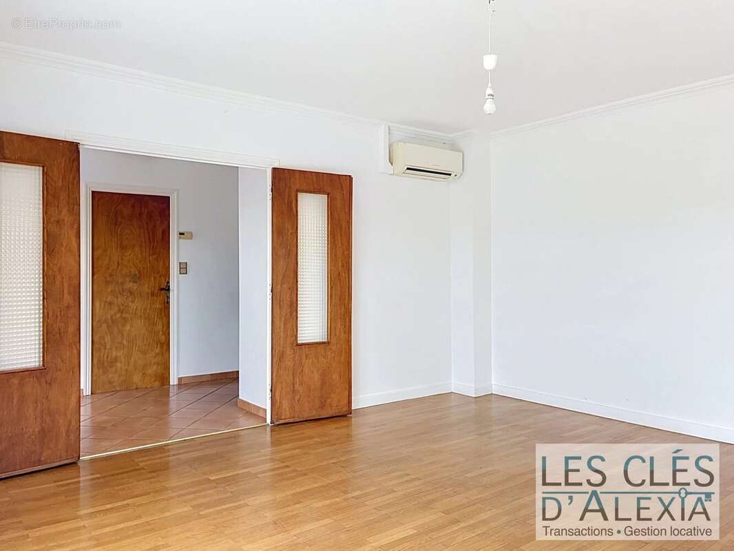 Maison deux appartements- Terrain- deux garages- Veranda - photo 10