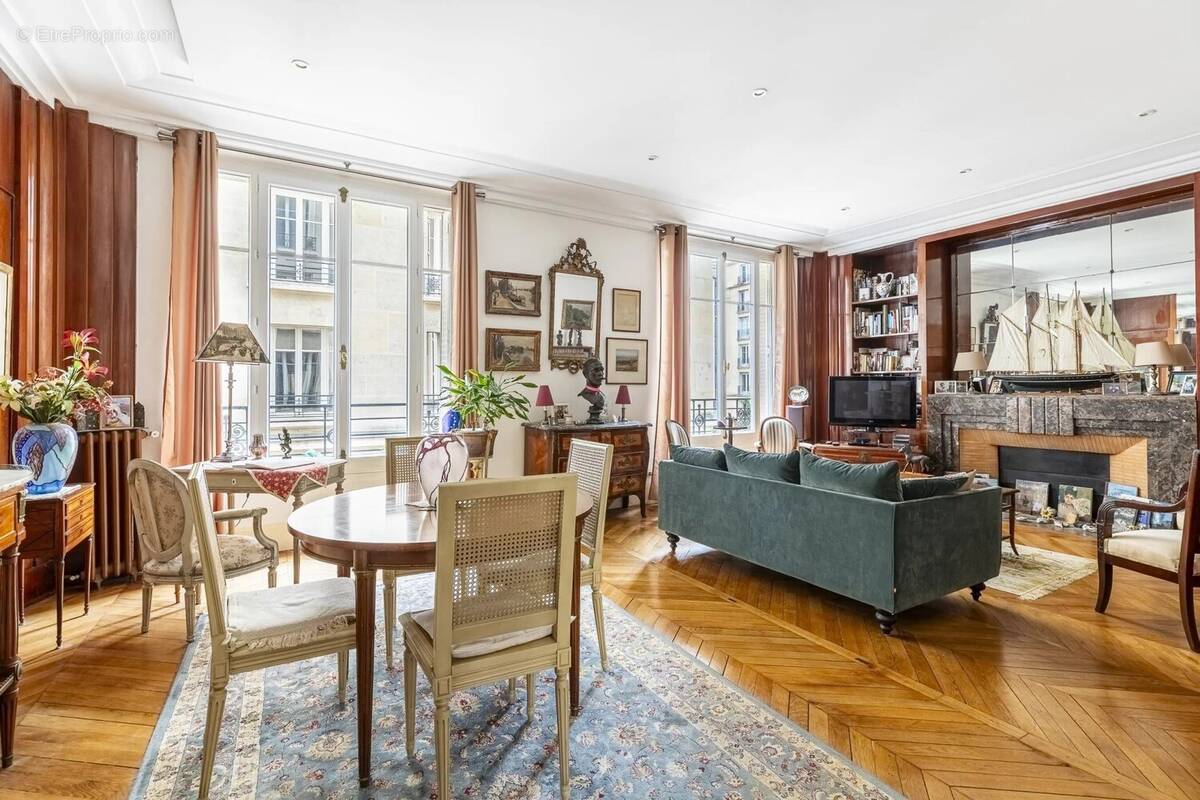 Appartement à PARIS-17E