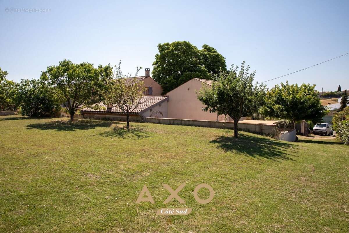 Terrain à VALENSOLE