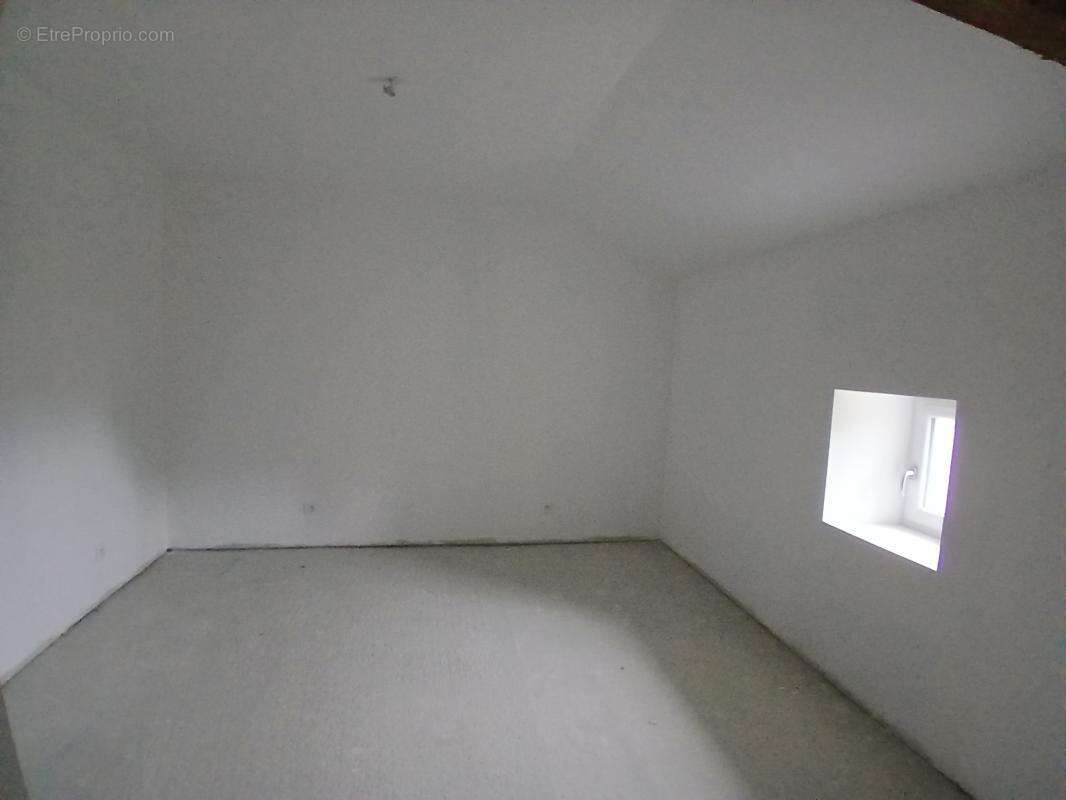 Maison en pierre à rénover avec grange   beau potentiel ! - photo 7