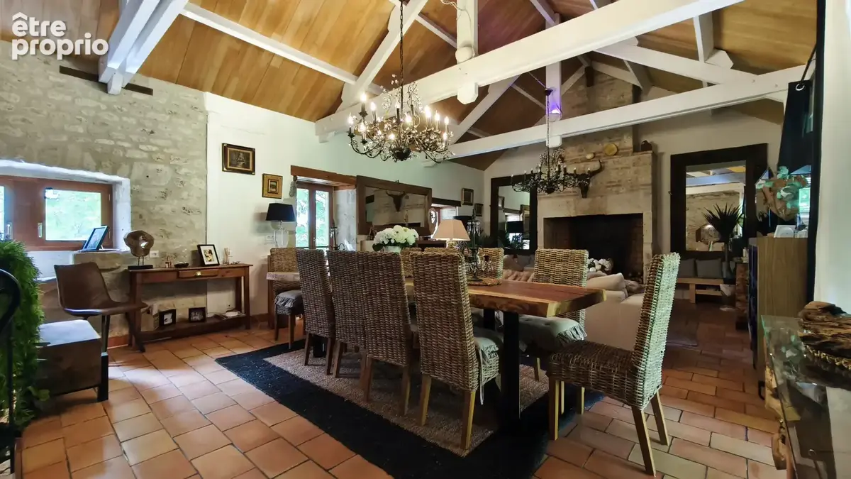 Magnifique maison en pierre avec gîte attenant et 6 575 m2 de terrain arboré - photo 12