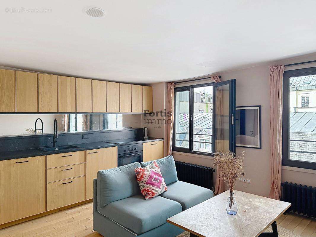 Appartement à PARIS-2E