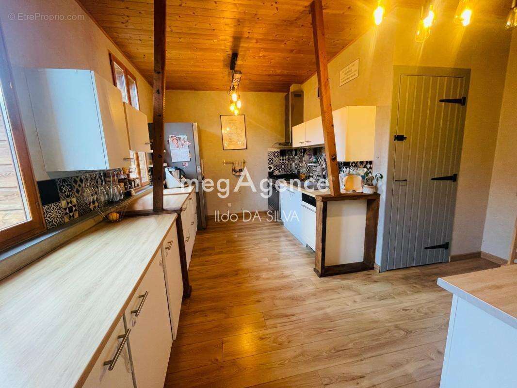 Maison 4 pièces de 150m2 - photo 4