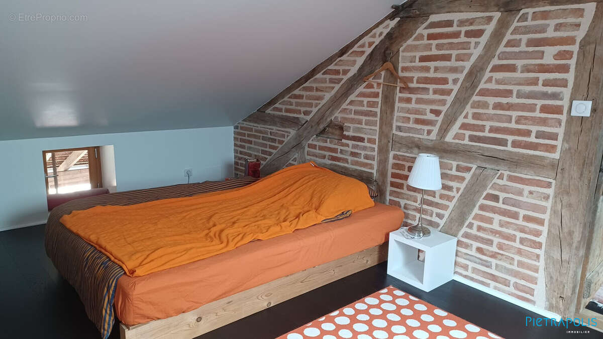 Maison 299 m² à La Genete  - photo 9
