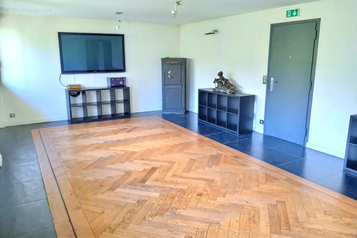 ANNECY - EXCLUSIVITE - plateau de près 160 m² en dernier étage - photo 5