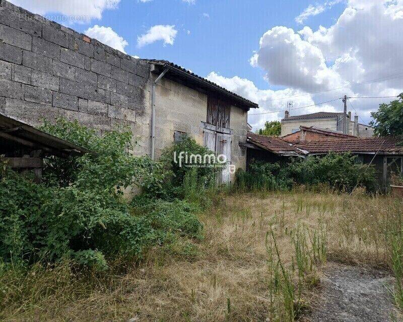 Commerce à SAINT-LOUBES