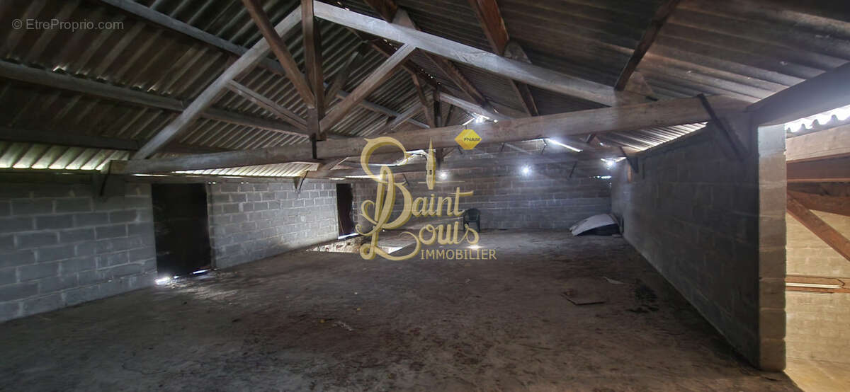 Parking à MARIGNY-MARMANDE