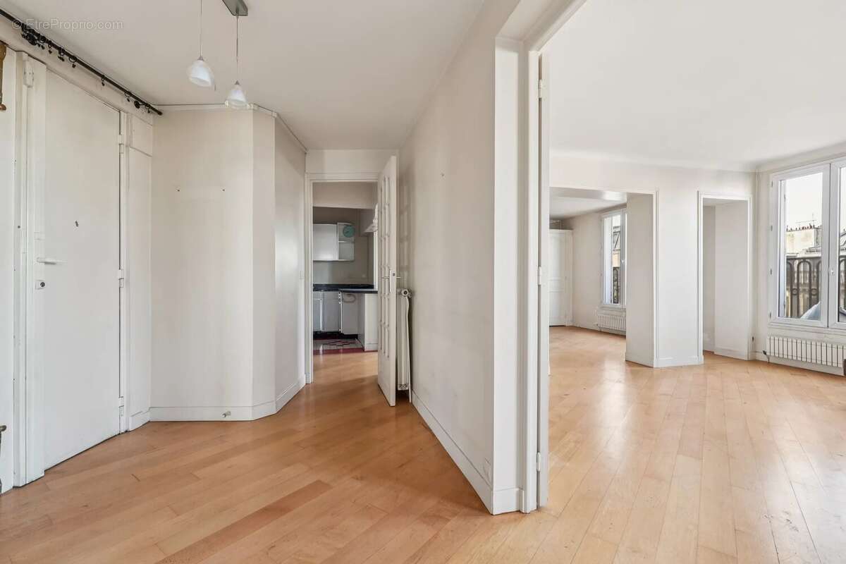 Appartement à PARIS-1E