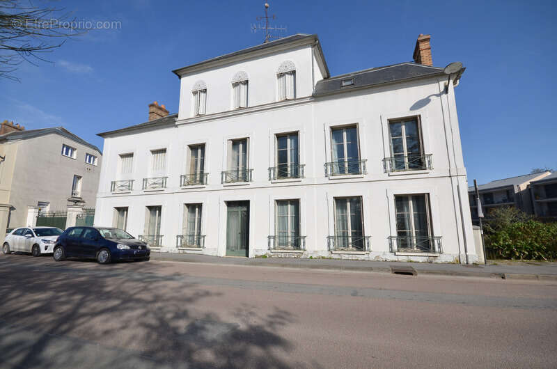 CHATEAU THIERRY (02)  centre, à vendre grande maison bourgeoise de 400 m2 habitables avec bâtiment de 800 m2 - photo 24