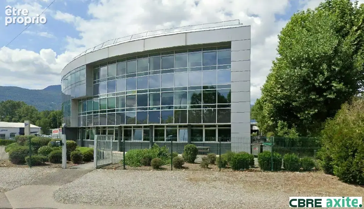 Commerce 640 m² à La Motte-Servolex  - photo 1