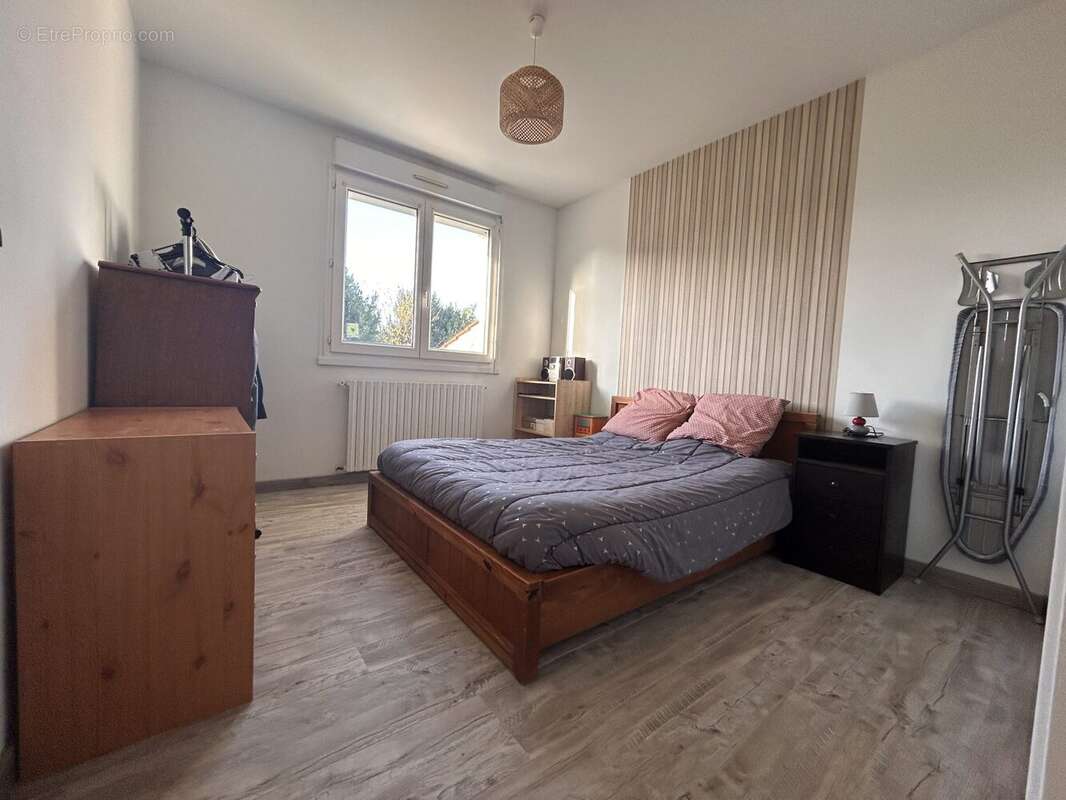 Chambre 2 - Maison à NIEUL-LE-DOLENT