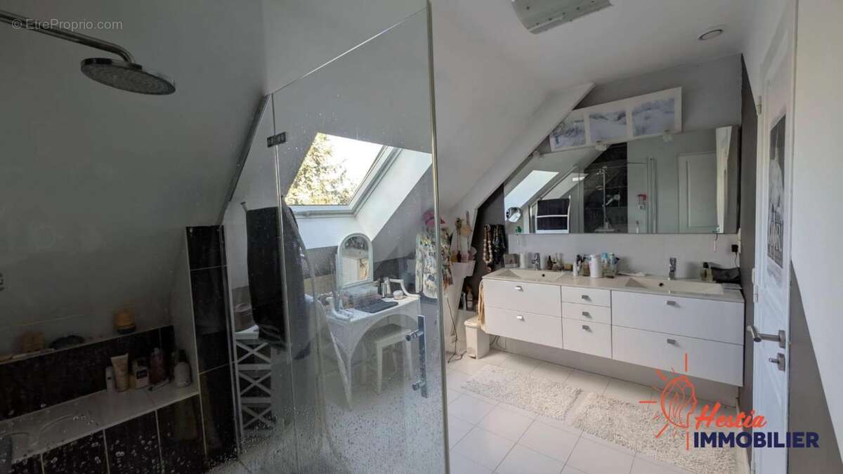Maison à BEZANNES