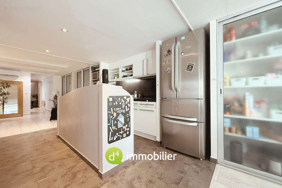 Appartement à MARSEILLE-6E