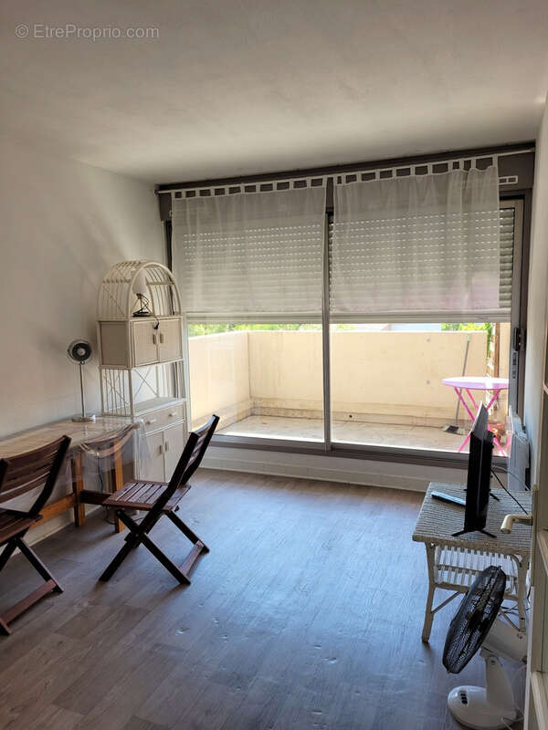 Hopitaux Facultés - charmant F2 de 36 m2 traversant et lumineux, situé au 1er étage - photo 2