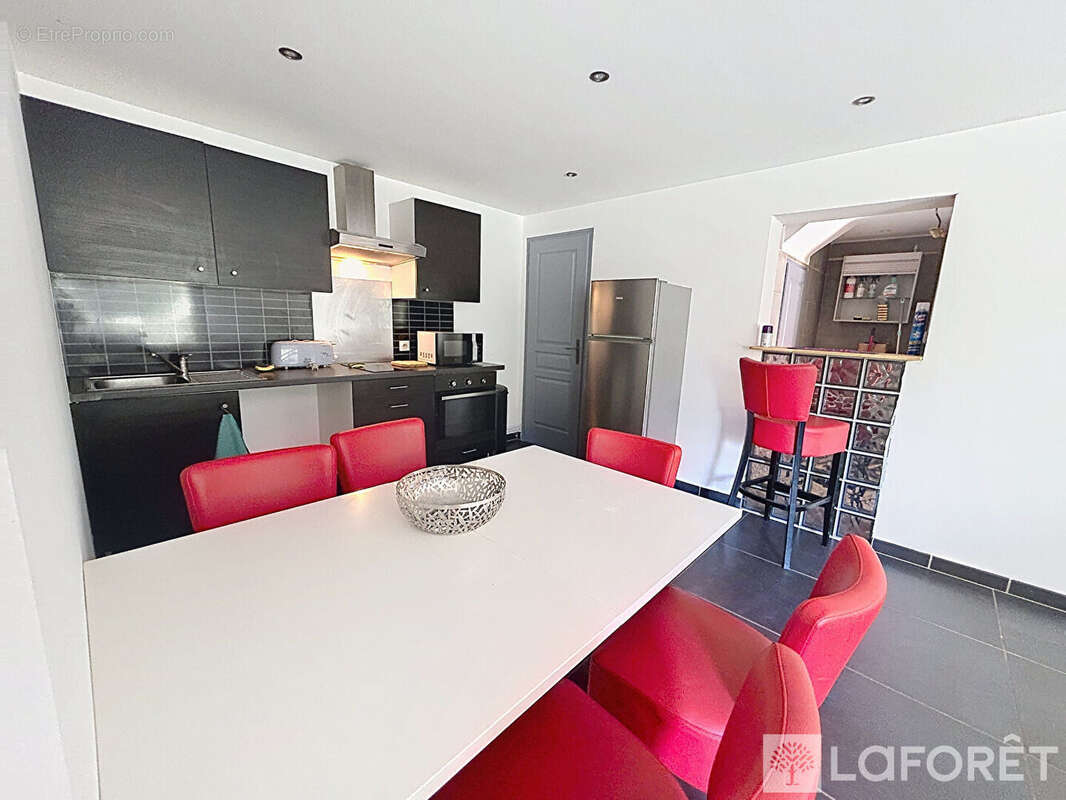 TRAVAILLAN -  Maison 190m², 5 ch, sur jardin 1000m² avec piscine - photo 9