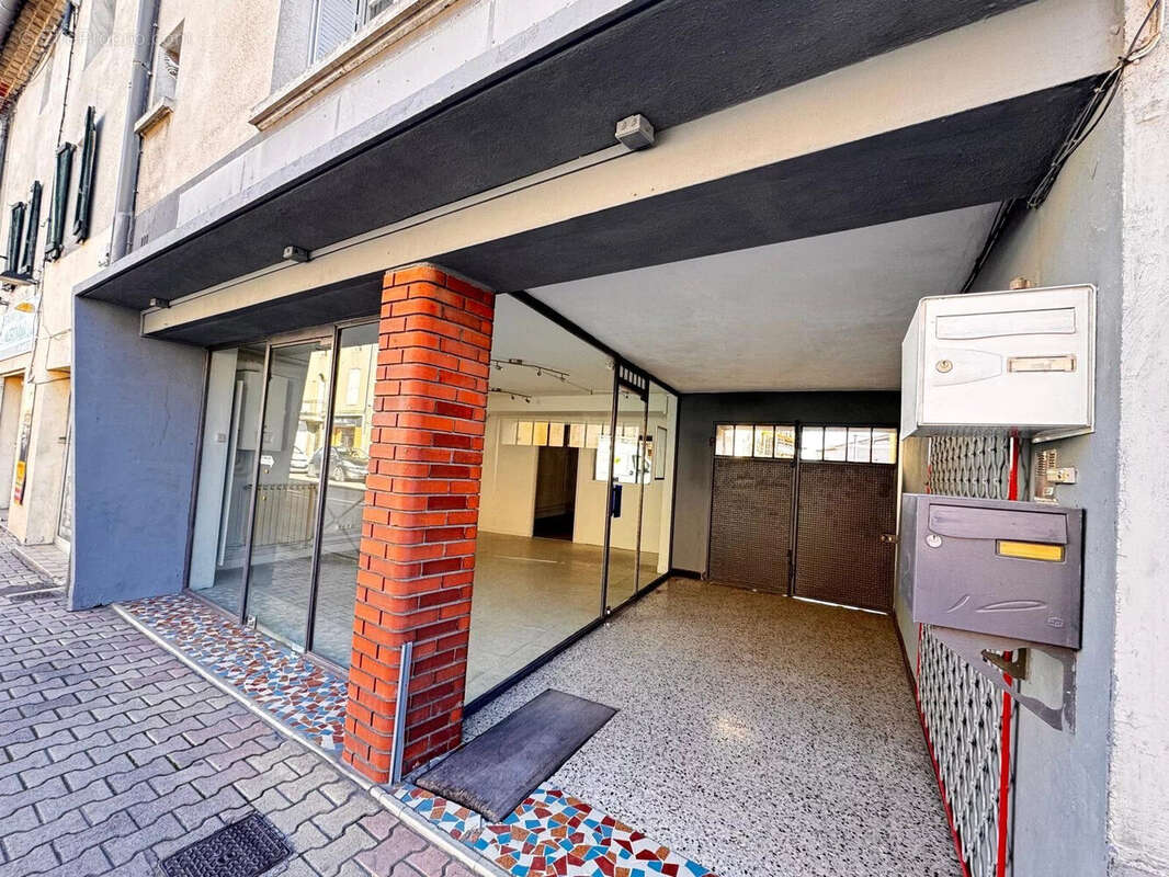 Atelier / boutique - Appartement à SAINT-CHRISTOL-LES-ALES