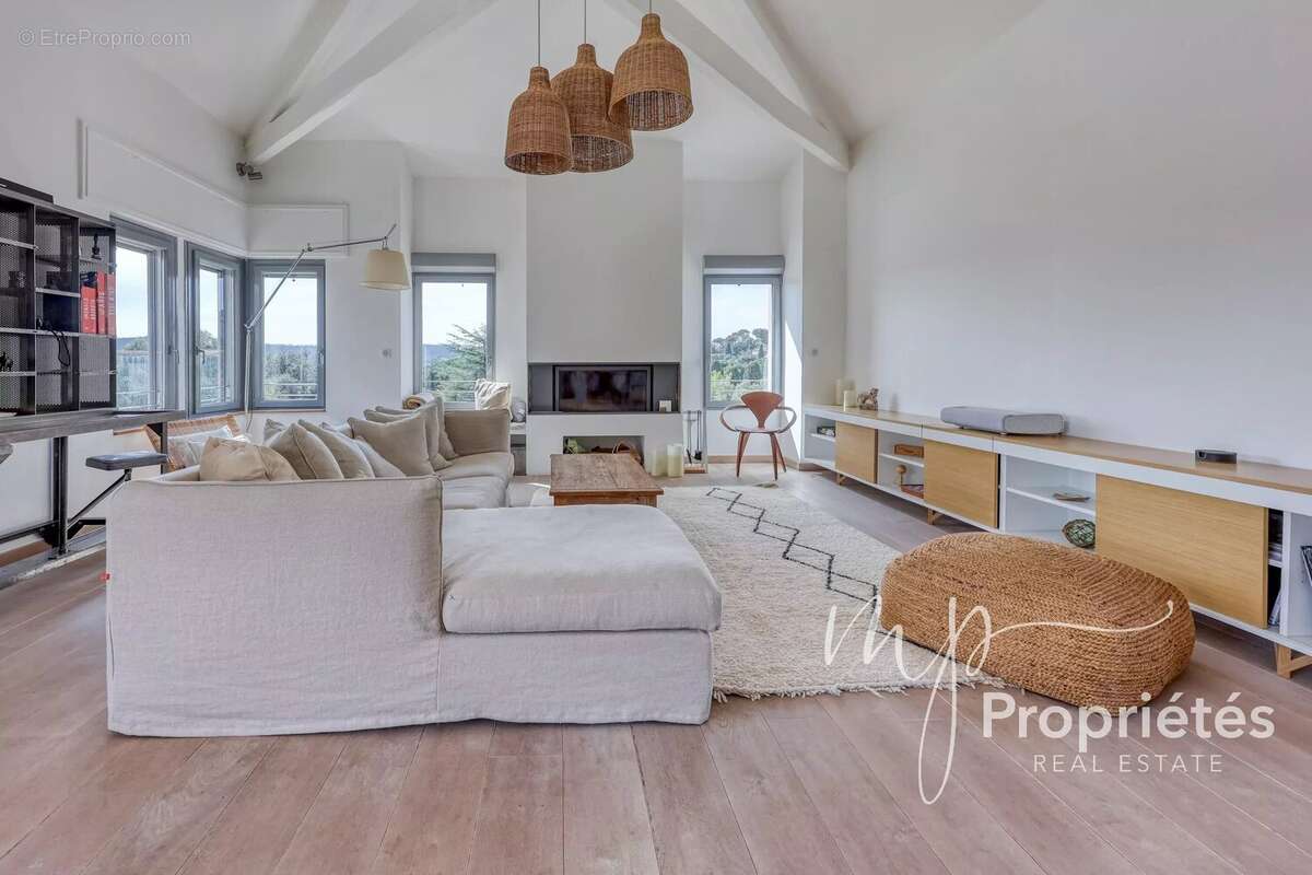 Maison à BORMES-LES-MIMOSAS