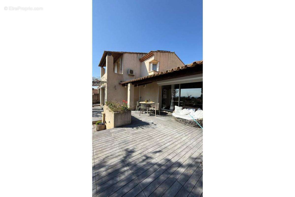 Maison à LA FARE-LES-OLIVIERS