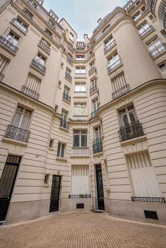 Appartement à NEUILLY-SUR-SEINE