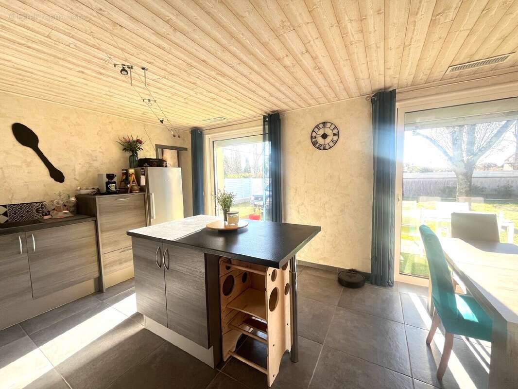 Maison à LA SALVETAT-SAINT-GILLES