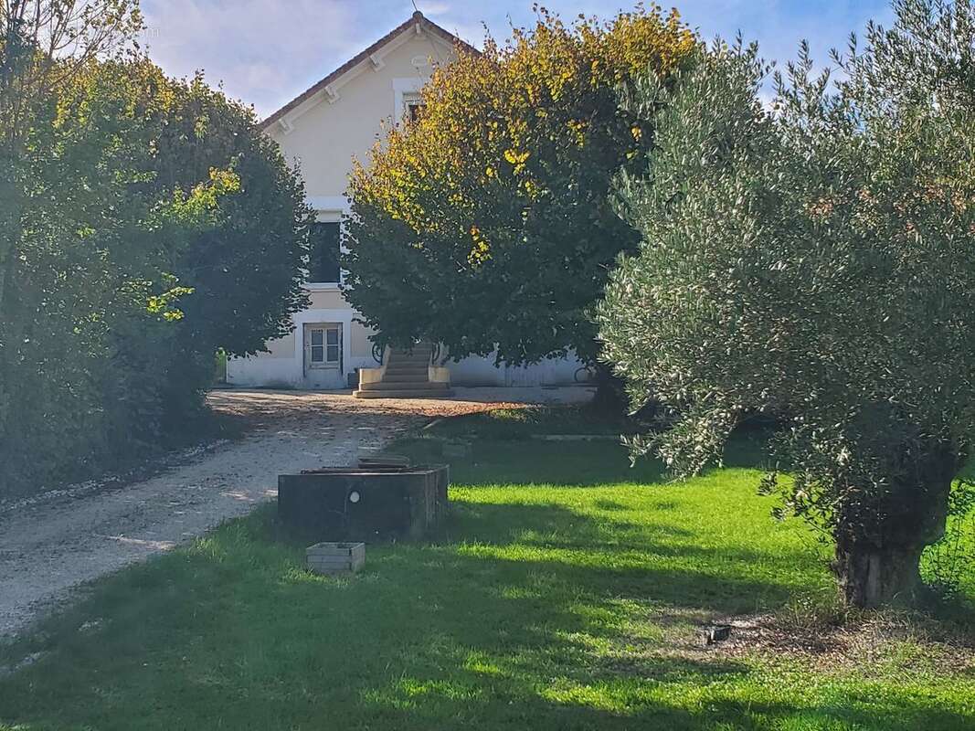 Maison à RUELLE-SUR-TOUVRE