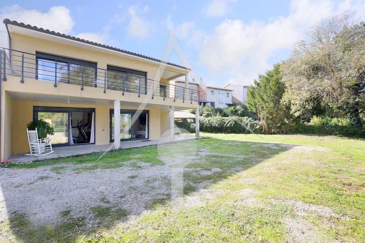 Maison à LAVERNOSE-LACASSE