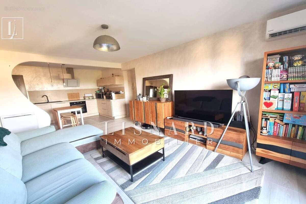 Appartement à VALLAURIS