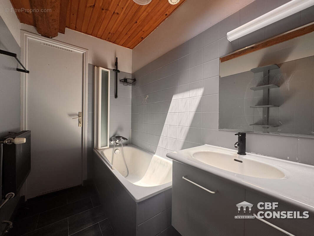 Appartement 43 m² à Riom  - photo 8