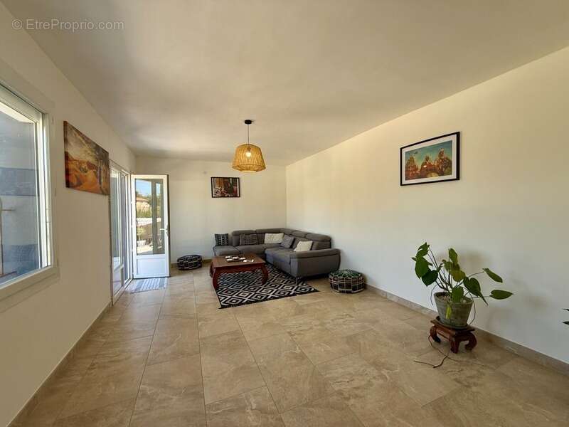 Maison à VILLEMOUSTAUSSOU