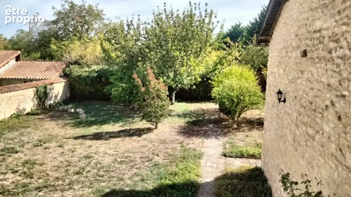 Immeuble centre Neuville 216m2+ dépendances - photo 12