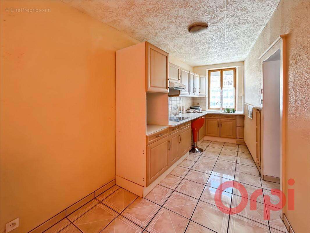 Maison à DUN-SUR-AURON