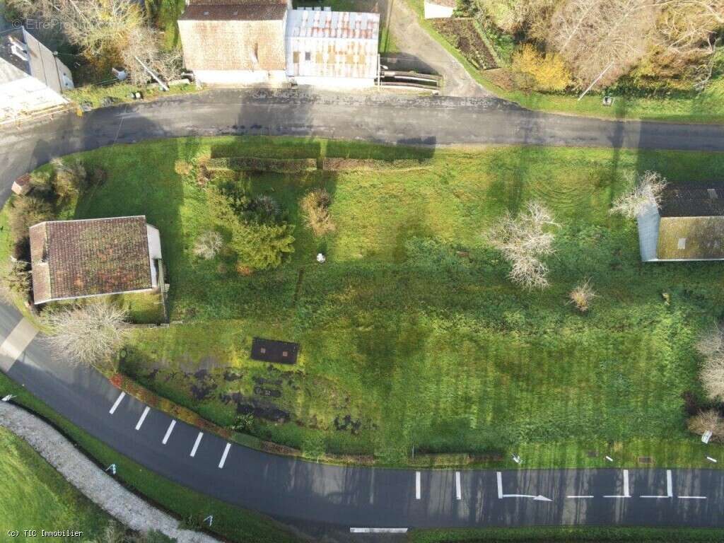 Maison à NANTEUIL-EN-VALLEE