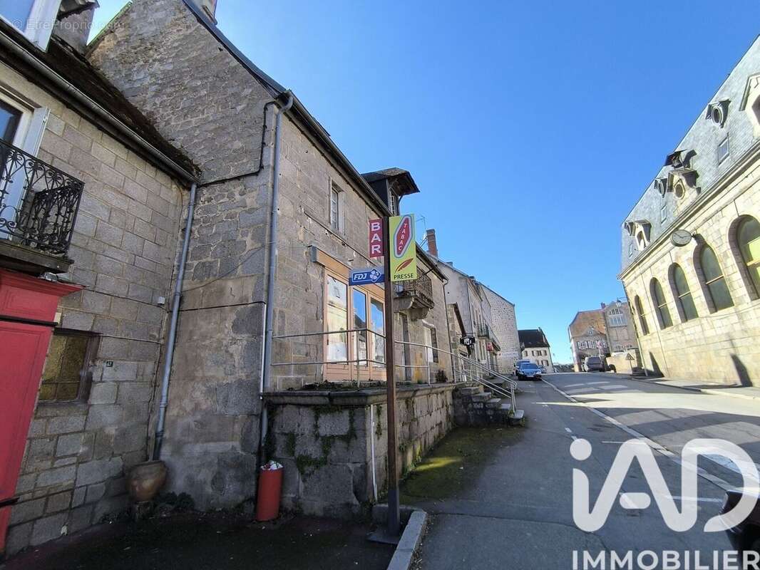 Maison 200 m² à Crocq  - photo 2