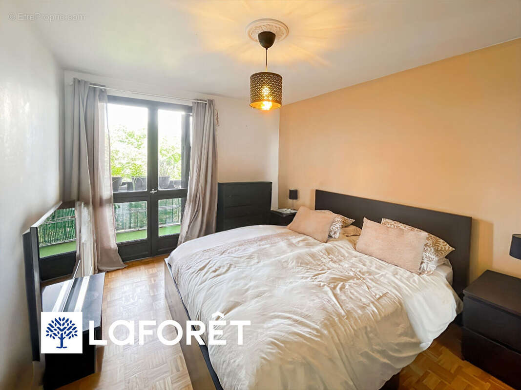 Appartement à SAINTE-GENEVIEVE-DES-BOIS