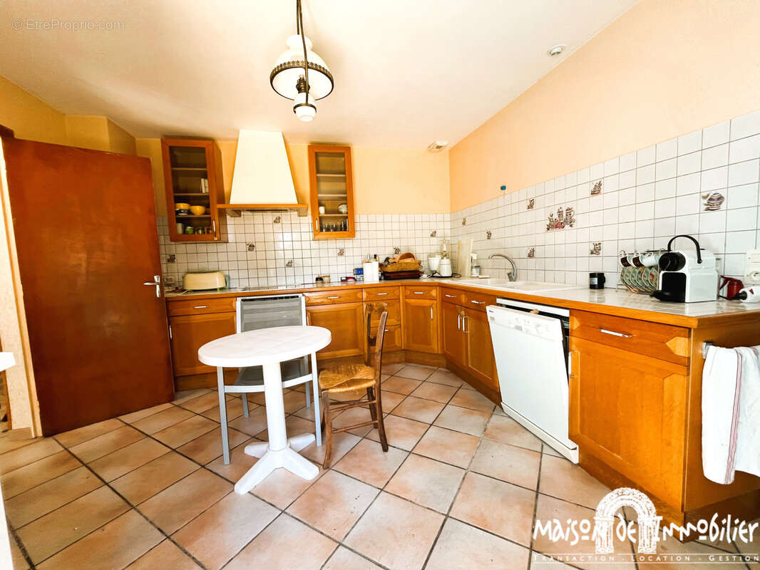 Maison en partie sur sous sol - 6 pieces - beau jardin - sud royan - photo 4