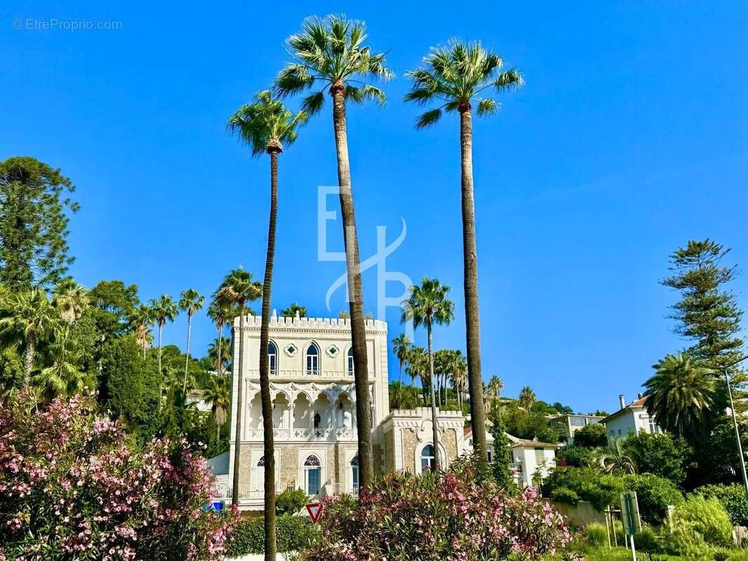 Appartement à VALLAURIS