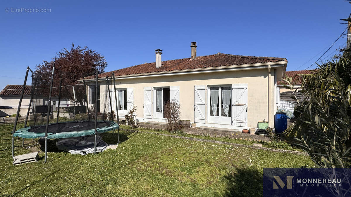 Maison à BARBEZIEUX-SAINT-HILAIRE