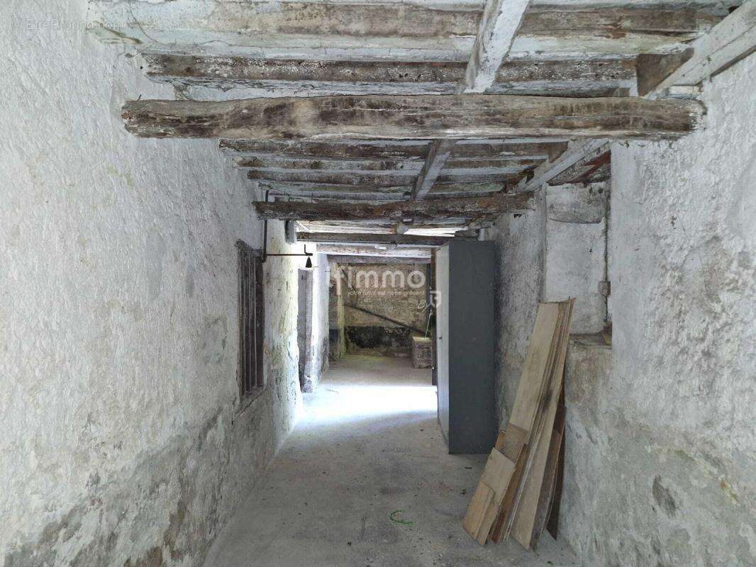 Maison à VILLENEUVE-LA-COMPTAL