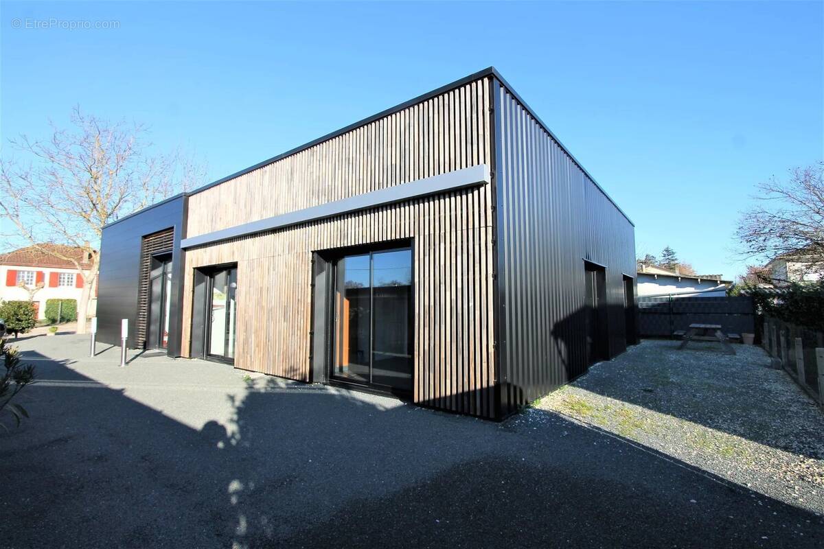 Commerce à GARDONNE