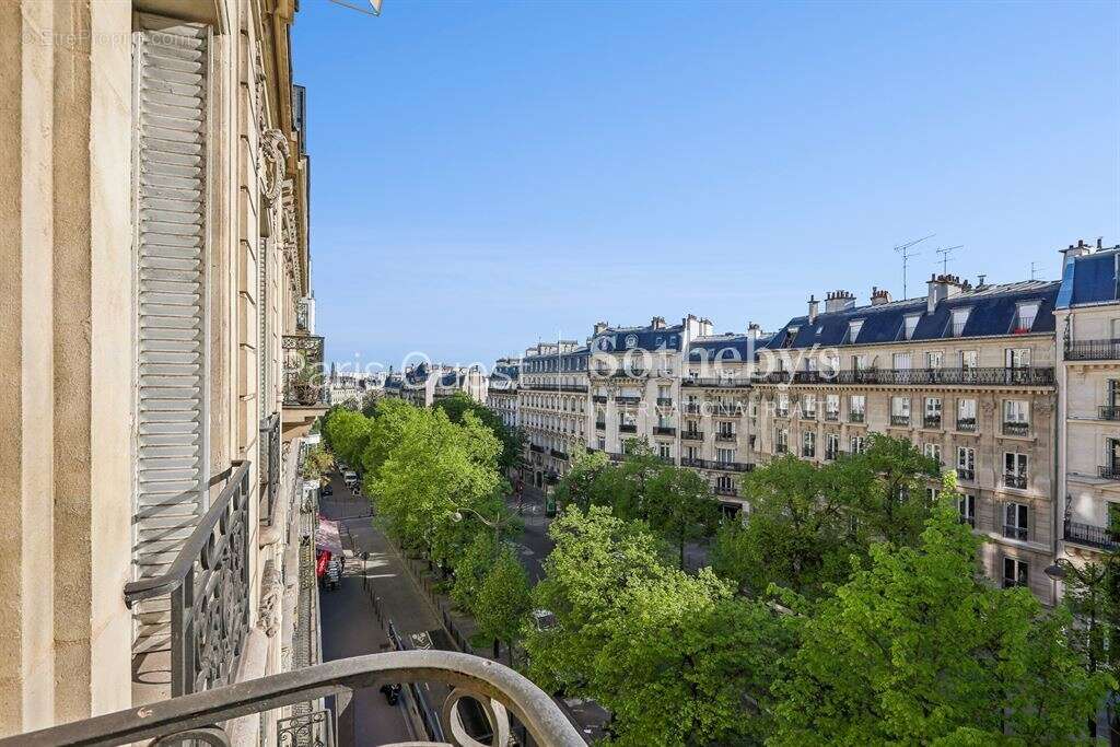 Appartement à PARIS-17E