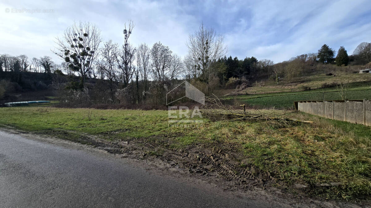 Terrain à CRECY-AU-MONT