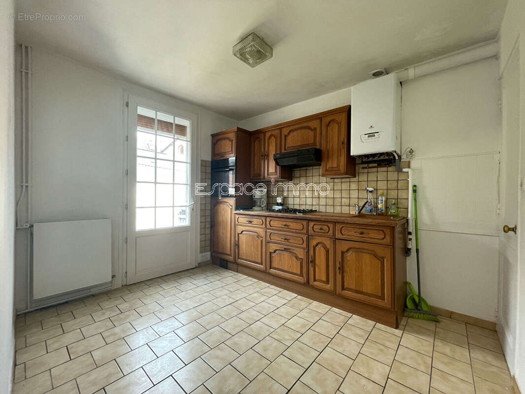 Maison - Centre ville de Malaunay - 3 chambres - Jardin & garage - photo 3