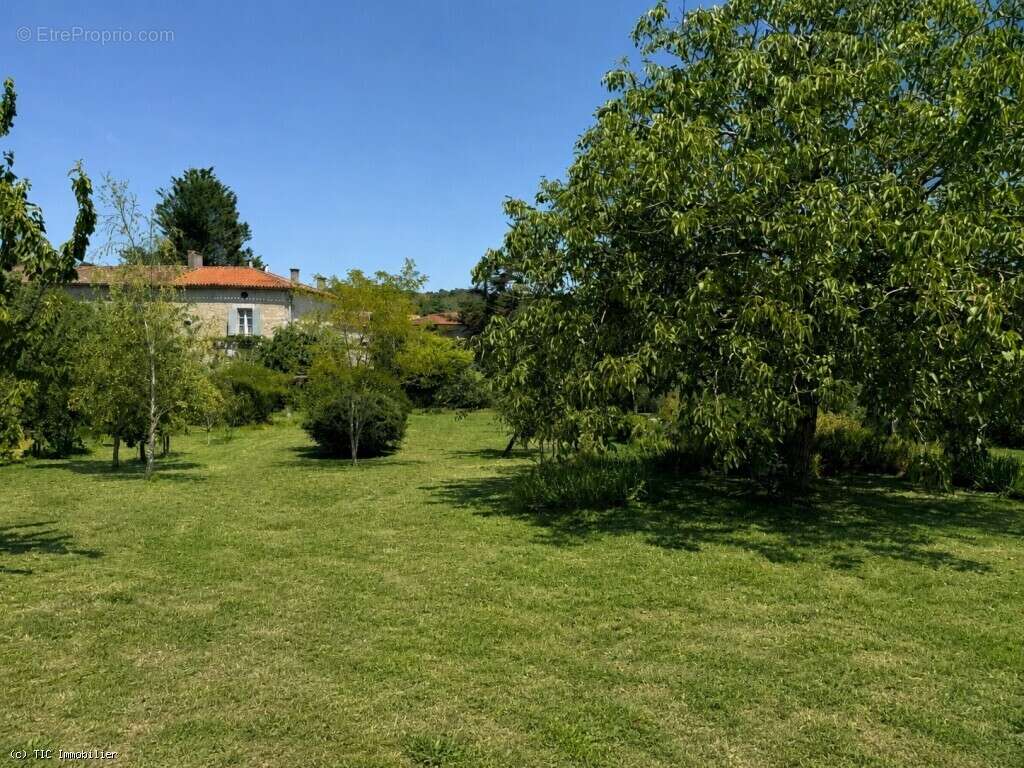 Belle Maison Sur Un Parc de 4843m² Avec Piscine - photo 24