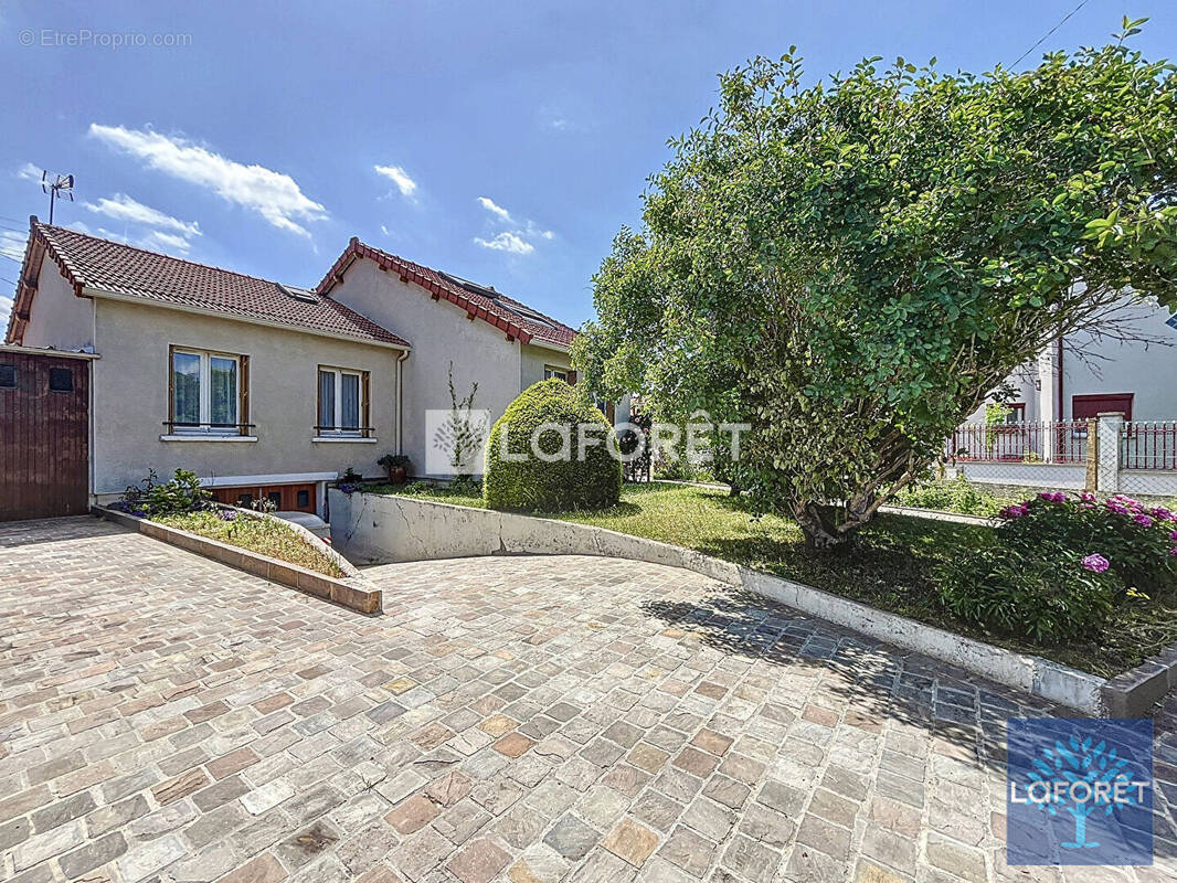 Maison à VIGNEUX-SUR-SEINE